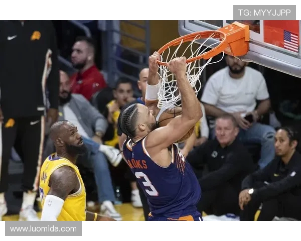 狄龙向记者诉说训练艰辛头部受伤彰显拼搏精神